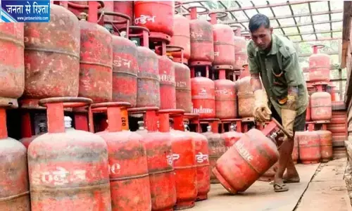 LPG उपभोक्ताओं के लिए बड़ा बदलाव, 1 अक्टूबर से सब्सिडी के लिए बायोमेट्रिक आधार ऑथेंटिकेशन जरूरी