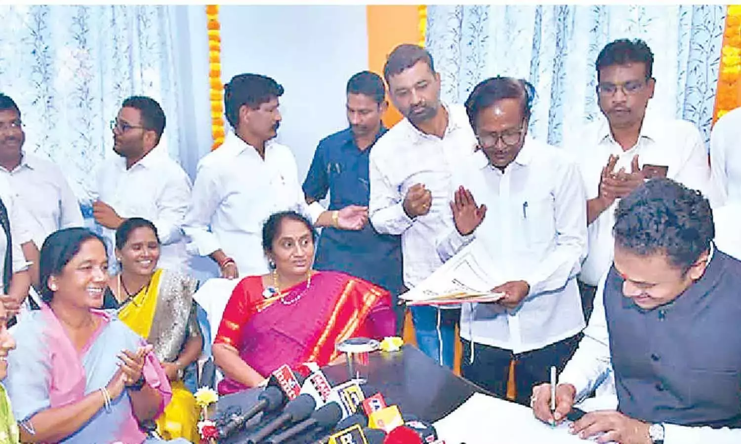 Andhra: कलेक्टर श्याम प्रसाद ने सत्य साईं जिला परिषद के विशेष अधिकारी के रूप में कार्यभार संभाला