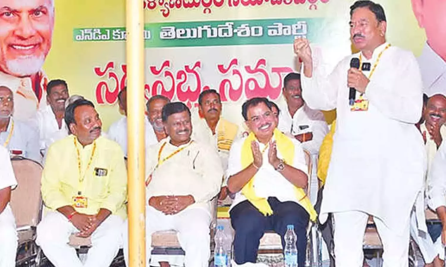 TDP MLA ने कैडर से कल्याणदुर्ग स्थानीय निकाय चुनावों में दोगुना बहुमत हासिल करने का आग्रह किया TDP MLA ने कैडर से कल्याणदुर्ग स्थानीय निकाय चुनावों में दोगुना बहुमत हासिल करने का आग्रह किया