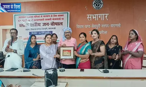 जन चौपाल में महिला श्रमिकों को मिली सरकारी योजनाओं की जानकारी