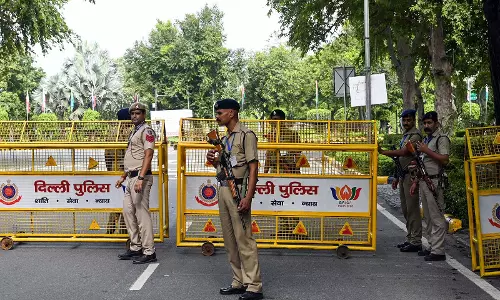 लकड़ी के बक्से में मिला कंकाल जैसा ढांचा लकड़ी के बक्से में मिला कंकाल जैसा ढांचा