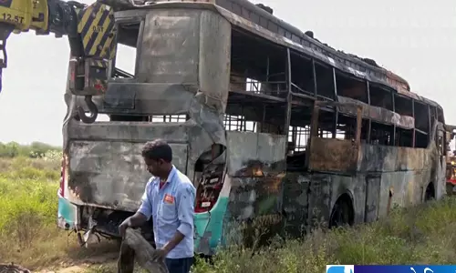 यमुना एक्सप्रेसवे बस अग्निकांड पर भ्रामक पोस्ट का आरोप यमुना एक्सप्रेसवे बस अग्निकांड पर भ्रामक पोस्ट का आरोप