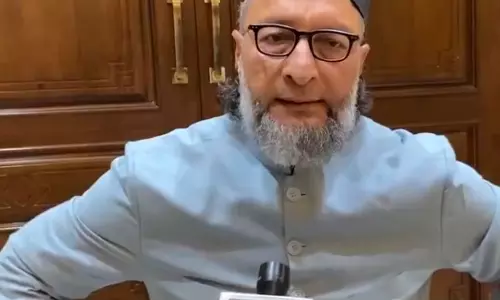 SIR को लेकर ओवैसी का बड़ा आरोप, बोले- हम शुरू से इसे ‘बैकडोर NRC’ कहते आए हैं SIR को लेकर ओवैसी का बड़ा आरोप, बोले- हम शुरू से इसे ‘बैकडोर NRC’ कहते आए हैं