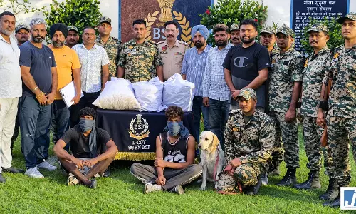 ड्रोन से पहुंची नशे की खेप, BSF और ANTF ने पकड़ी 19.820 किलो हेरोइन, दो गिरफ्तार ड्रोन से पहुंची नशे की खेप, BSF और ANTF ने पकड़ी 19.820 किलो हेरोइन, दो गिरफ्तार