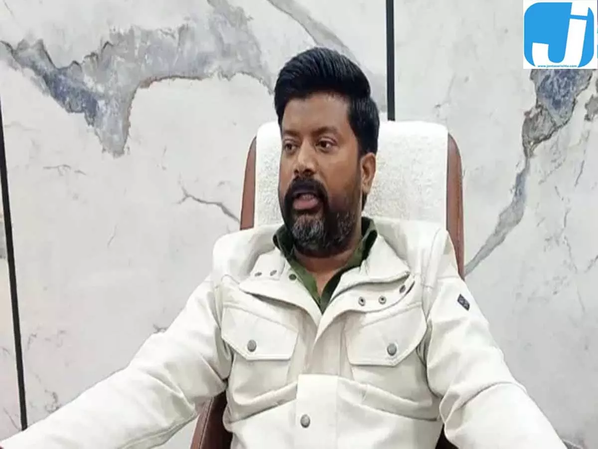 टेंपो चलाने से एयरलाइंस तक का सफर, अब श्रवण कुमार पर आयकर का शिकंजा टेंपो चलाने से एयरलाइंस तक का सफर, अब श्रवण कुमार पर आयकर का शिकंजा