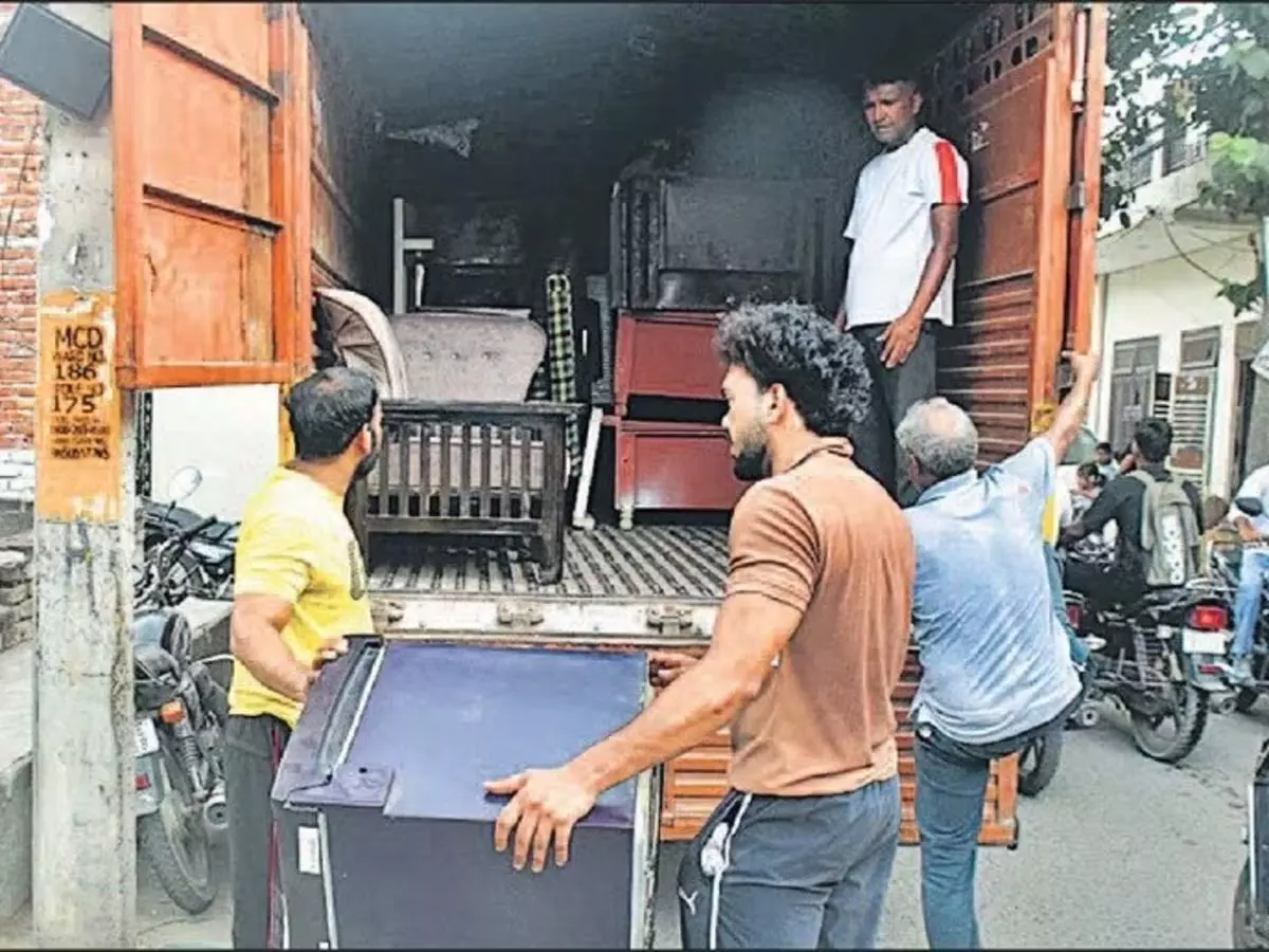दिल्ली के आली गांव में 1800 मकान-दुकानों पर कार्रवाई की तैयारी दिल्ली के आली गांव में 1800 मकान-दुकानों पर कार्रवाई की तैयारी