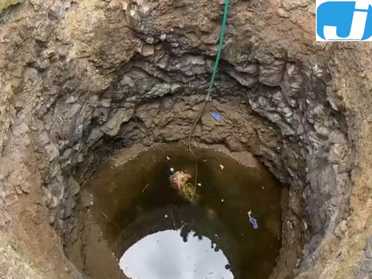 कुएं में मिला बंद बोरा बाहर निकालते ही खुला सनसनीखेज राज, पति समेत दो गिरफ्तार कुएं में मिला बंद बोरा बाहर निकालते ही खुला सनसनीखेज राज, पति समेत दो गिरफ्तार