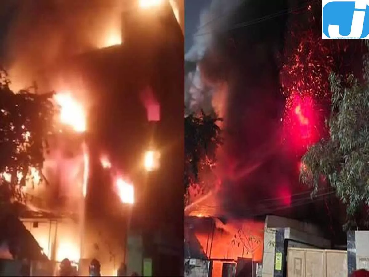 फैक्ट्री में भड़की आग, फायर ब्रिगेड ने 3 घंटे बाद पाया काबू फैक्ट्री में भड़की आग, फायर ब्रिगेड ने 3 घंटे बाद पाया काबू
