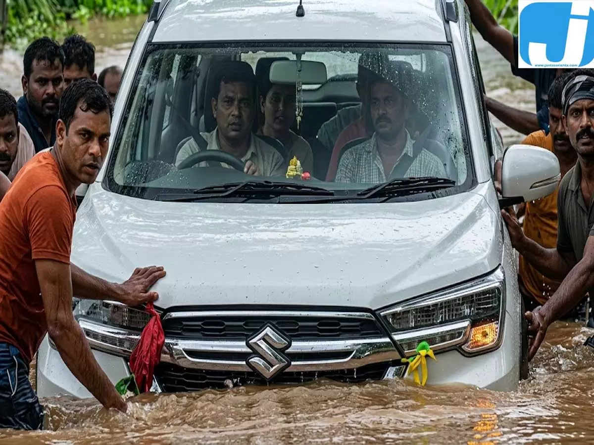 पानी तेज बहाव में फंसी कार, दो घंटे तक अटकी रहीं दो जिंदगियां पानी तेज बहाव में फंसी कार, दो घंटे तक अटकी रहीं दो जिंदगियां