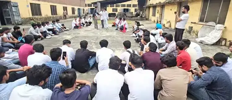 फार्मासिस्ट दिवस पर रैली निकालकर दिया जागरूकता का संदेश फार्मासिस्ट दिवस पर रैली निकालकर दिया जागरूकता का संदेश