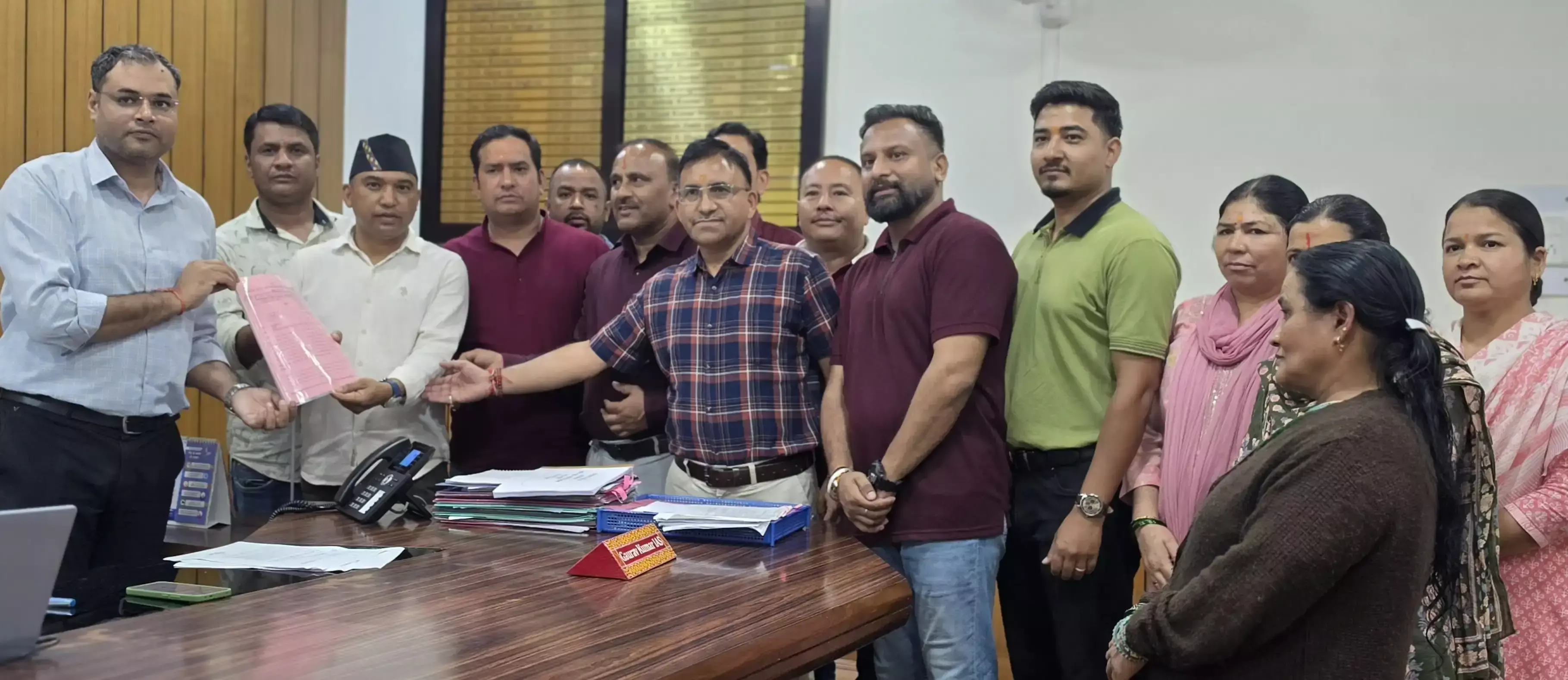 मिनिस्टीरियल कर्मचारियों ने 12 सूत्रीय मांगों को लेकर किया प्रदर्शन मिनिस्टीरियल कर्मचारियों ने 12 सूत्रीय मांगों को लेकर किया प्रदर्शन