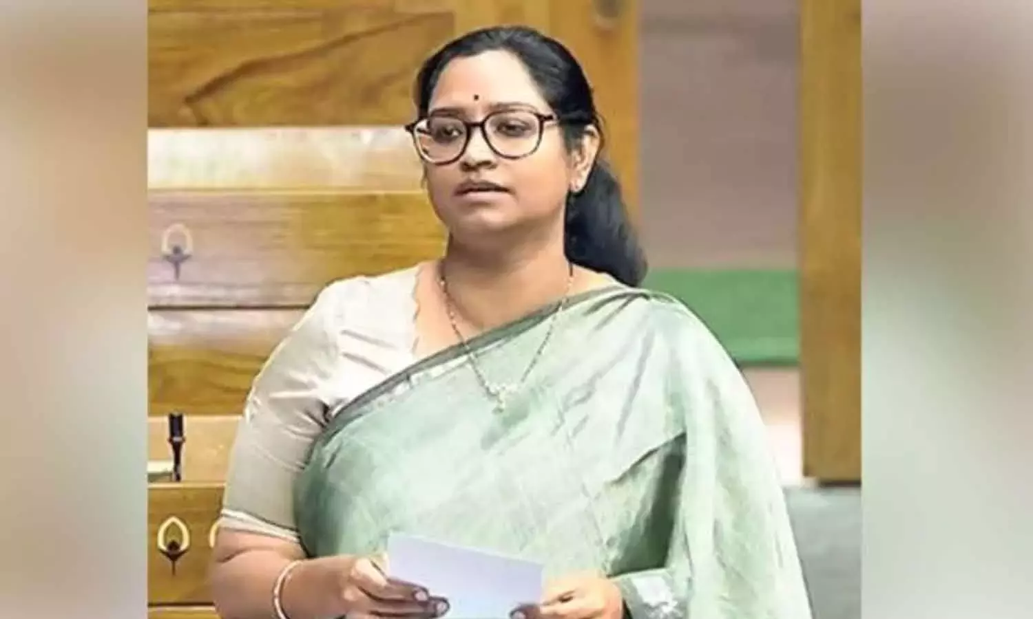 सांसद काव्या ने मुख्यमंत्री से वारंगल के लिए केंद्र से मदद दिलाने का आग्रह किया सांसद काव्या ने मुख्यमंत्री से वारंगल के लिए केंद्र से मदद दिलाने का आग्रह किया