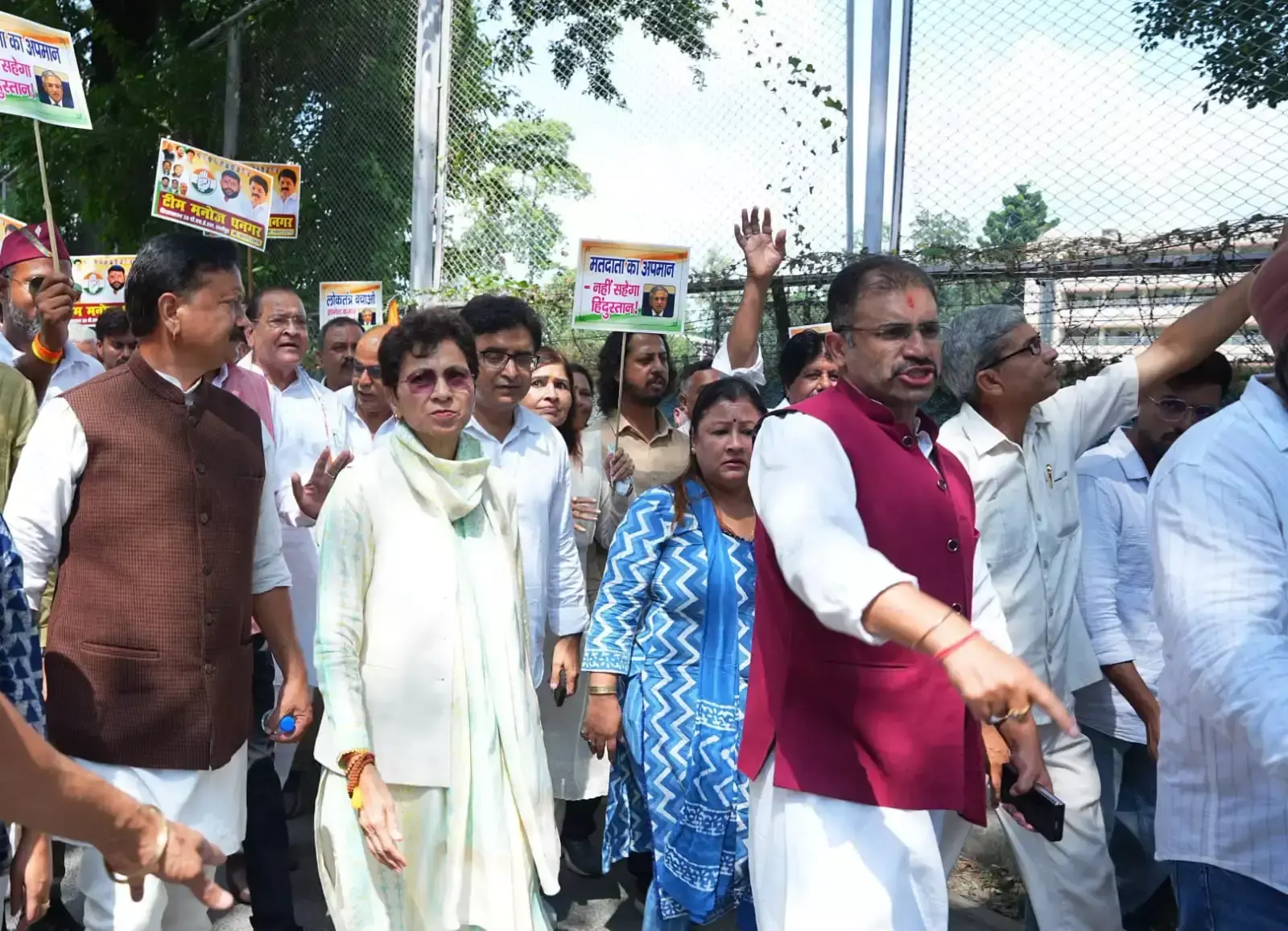 कांग्रेस कार्यकर्ताओं ने जताया विरोध, ज्ञानेश कुमार के खिलाफ नारेबाजी कांग्रेस कार्यकर्ताओं ने जताया विरोध, ज्ञानेश कुमार के खिलाफ नारेबाजी