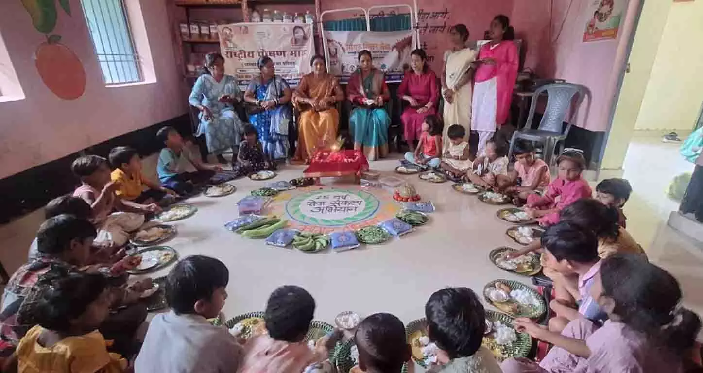 आंगन मिलन सेवा के तहत सक्षम आंगनबाड़ी केंद्र में नेवता भोज और महिलाओं का सम्मान आंगन मिलन सेवा के तहत सक्षम आंगनबाड़ी केंद्र में नेवता भोज और महिलाओं का सम्मान