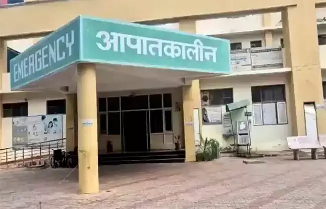 152डी पर खड़े ट्राले से भिड़ा कैंटर, हादसे में युवक की मौत 152डी पर खड़े ट्राले से भिड़ा कैंटर, हादसे में युवक की मौत