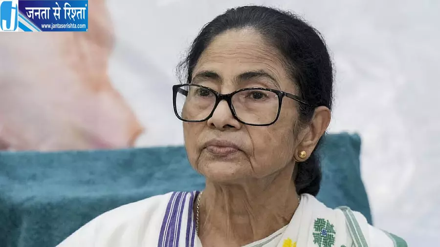 TMC नेताओं को नजरबंद करने का ममता बनर्जी ने लगाया आरोप, सेरामपुर रैली को लेकर सियासत तेज TMC नेताओं को नजरबंद करने का ममता बनर्जी ने लगाया आरोप, सेरामपुर रैली को लेकर सियासत तेज