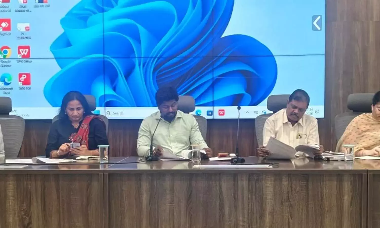 Andhra: अधिकारियों ने प्रतिबद्धता के साथ ड्यूटी करने को कहा Andhra: अधिकारियों ने प्रतिबद्धता के साथ ड्यूटी करने को कहा
