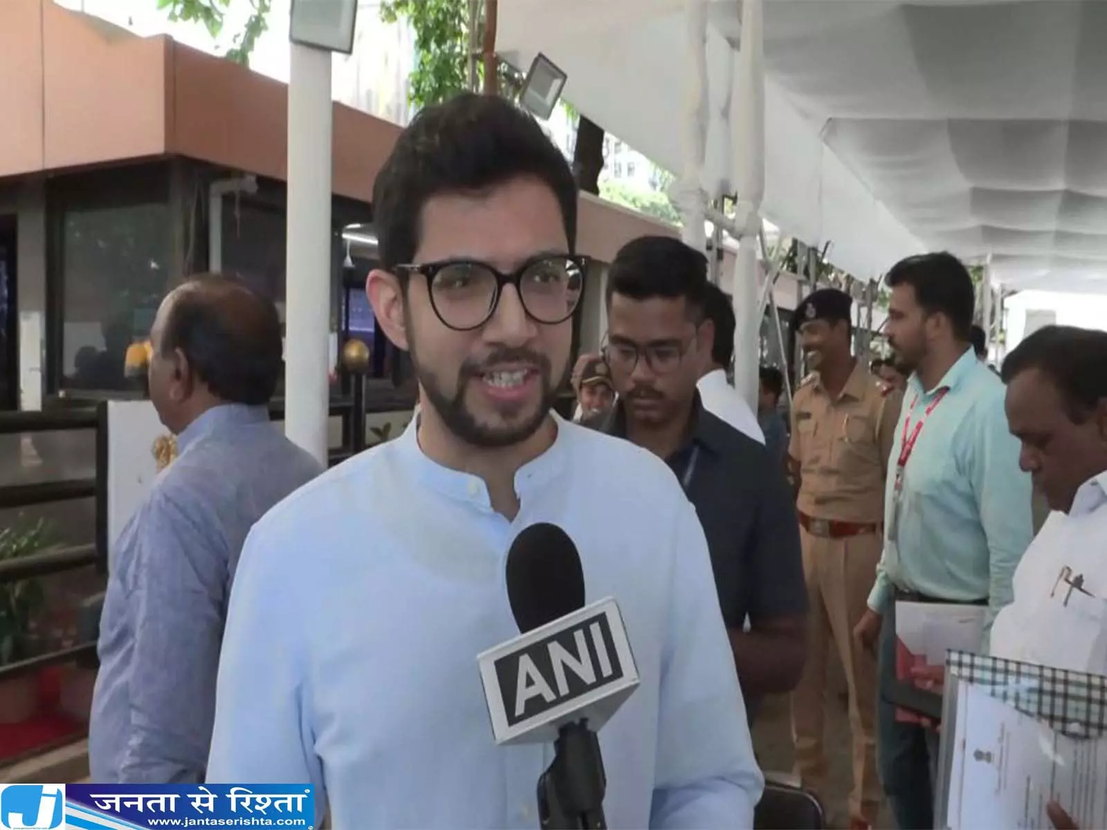 CEC के इस्तीफे पर आदित्य ठाकरे की चेतावनी CEC के इस्तीफे पर आदित्य ठाकरे की चेतावनी