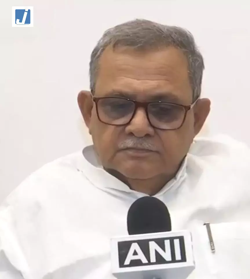 ECI विवाद पर सपा सांसद सनातन पांडे का हमला, ज्ञानेश कुमार से मांगा इस्तीफा ECI विवाद पर सपा सांसद सनातन पांडे का हमला, ज्ञानेश कुमार से मांगा इस्तीफा