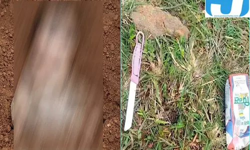 मासूम की कब्र खोदकर निकाली लाश, परिजनों ने जताई तंत्र-मंत्र की आशंका