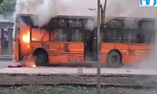 मंत्रालय बस अग्निकांड के बाद RTO का एक्शन जांच में कई बसें निकलीं कंडम मंत्रालय बस अग्निकांड के बाद RTO का एक्शन जांच में कई बसें निकलीं कंडम