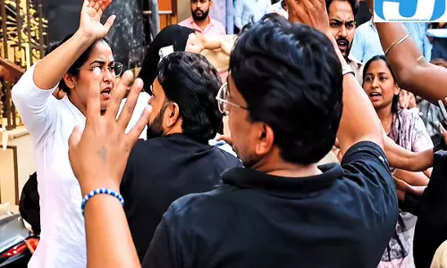 ऑपरेशन के बाद बिगड़ी हालत, युवक की मौत से अस्पताल में मचा हंगामा ऑपरेशन के बाद बिगड़ी हालत, युवक की मौत से अस्पताल में मचा हंगामा