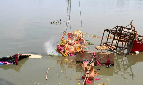 साइबराबाद सीमा में 1.19 लाख से अधिक गणेश प्रतिमाएं विसर्जित की गईं साइबराबाद सीमा में 1.19 लाख से अधिक गणेश प्रतिमाएं विसर्जित की गईं