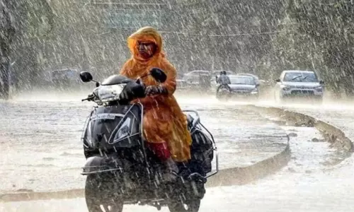 यूपी में भारी बारिश से जनजीवन अस्त-व्यस्त, आज भी झमाझम बारिश और तेज हवाओं का अलर्ट यूपी में भारी बारिश से जनजीवन अस्त-व्यस्त, आज भी झमाझम बारिश और तेज हवाओं का अलर्ट