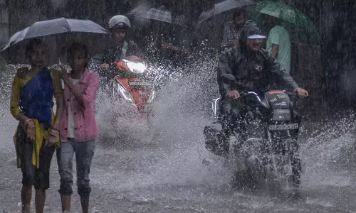 चार दिनों से रांची में बारिश का दौर, तीन विमान रद्द और चार लेट, निचले इलाकों में जलजमाव चार दिनों से रांची में बारिश का दौर, तीन विमान रद्द और चार लेट, निचले इलाकों में जलजमाव