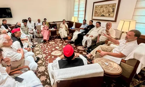 SIR और चुनाव आयोग के मुद्दे पर विपक्ष की बड़ी बैठक SIR और चुनाव आयोग के मुद्दे पर विपक्ष की बड़ी बैठक
