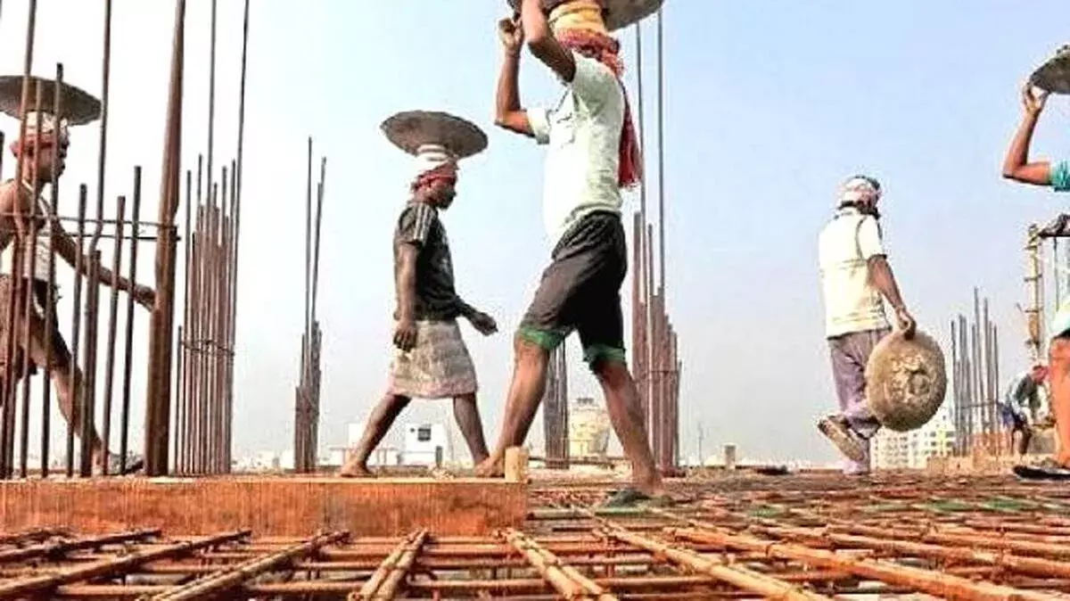 रेत, सीमेंट और स्टील की कीमतें बढ़ीं; कंस्ट्रक्शन सेक्टर पर असर रेत, सीमेंट और स्टील की कीमतें बढ़ीं; कंस्ट्रक्शन सेक्टर पर असर