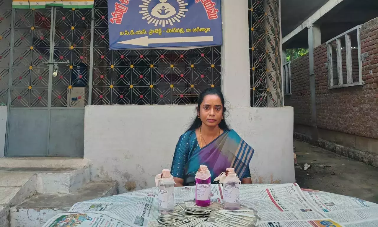 21 आंगनवाड़ी केंद्र, 63,000 रुपये की रिश्वत: ACB ने मेटपल्ली CDPO को रंगे हाथों पकड़ा 21 आंगनवाड़ी केंद्र, 63,000 रुपये की रिश्वत: ACB ने मेटपल्ली CDPO को रंगे हाथों पकड़ा