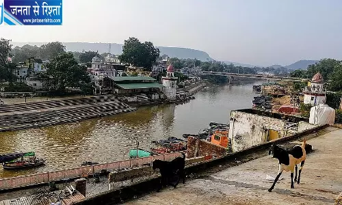 चित्रकूट-सतना में दूसरे दिन भी भारी बारिश, खतरे के निशान के पार पहुंची मंदाकिनी नदी चित्रकूट-सतना में दूसरे दिन भी भारी बारिश, खतरे के निशान के पार पहुंची मंदाकिनी नदी