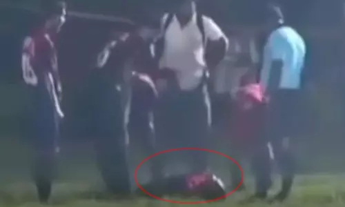 फुटबॉल मैच के दौरान मौत...कैमरे में कैद मंजर