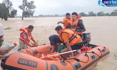 ओडिशा में लगातार बारिश से बाढ़ के हालात गंभीर, कई नदियां खतरे के निशान के पार ओडिशा में लगातार बारिश से बाढ़ के हालात गंभीर, कई नदियां खतरे के निशान के पार