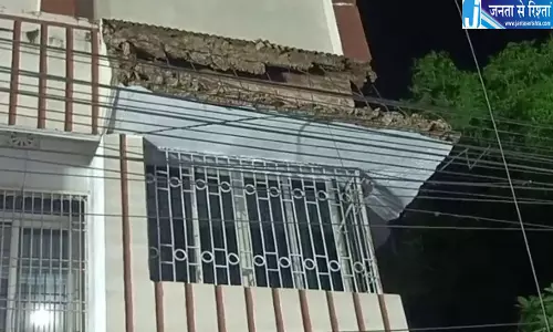 गणेश विसर्जन जुलूस के दौरान इमारत का हिस्सा ढहा, एक की मौत और 13 लोग घायल