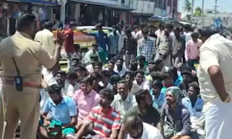 Telangana: रेखला रेस के लिए पुलिस द्वारा अनुमति नहीं दिए जाने के खिलाफ विरोध प्रदर्शन Telangana: रेखला रेस के लिए पुलिस द्वारा अनुमति नहीं दिए जाने के खिलाफ विरोध प्रदर्शन