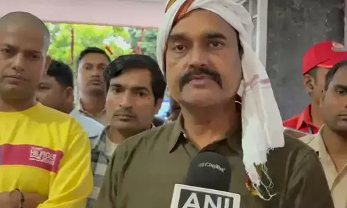 गंडक नदी में बढ़ते जलस्तर से पश्चिमी चंपारण में चिंता, 4.50 लाख क्यूसेक पानी छोड़ने की आशंका गंडक नदी में बढ़ते जलस्तर से पश्चिमी चंपारण में चिंता, 4.50 लाख क्यूसेक पानी छोड़ने की आशंका