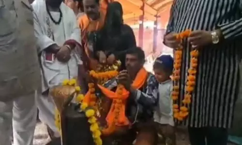 13 साल बाद फिर हिंदू बने राज कुमार, पत्नी अफसरी ने भी बदला धर्म; झांसी में कराया धार्मिक अनुष्ठान 13 साल बाद फिर हिंदू बने राज कुमार, पत्नी अफसरी ने भी बदला धर्म; झांसी में कराया धार्मिक अनुष्ठान