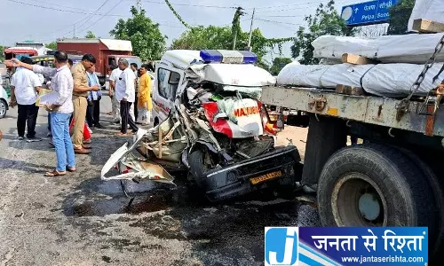 झज्जर में एंबुलेंस-ट्रेलर टक्कर तीन की मौत