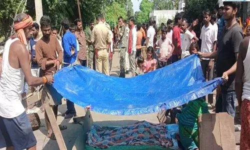 गली के झगड़े में बवाल हत्या के बाद ग्रामीणों ने NH-80 किया जाम