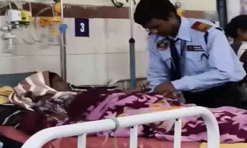 रायपुर के मातृ-शिशु अस्पताल में बड़ी लापरवाही गर्भवती महिलाओं को गार्ड ने लगाई ड्रिप