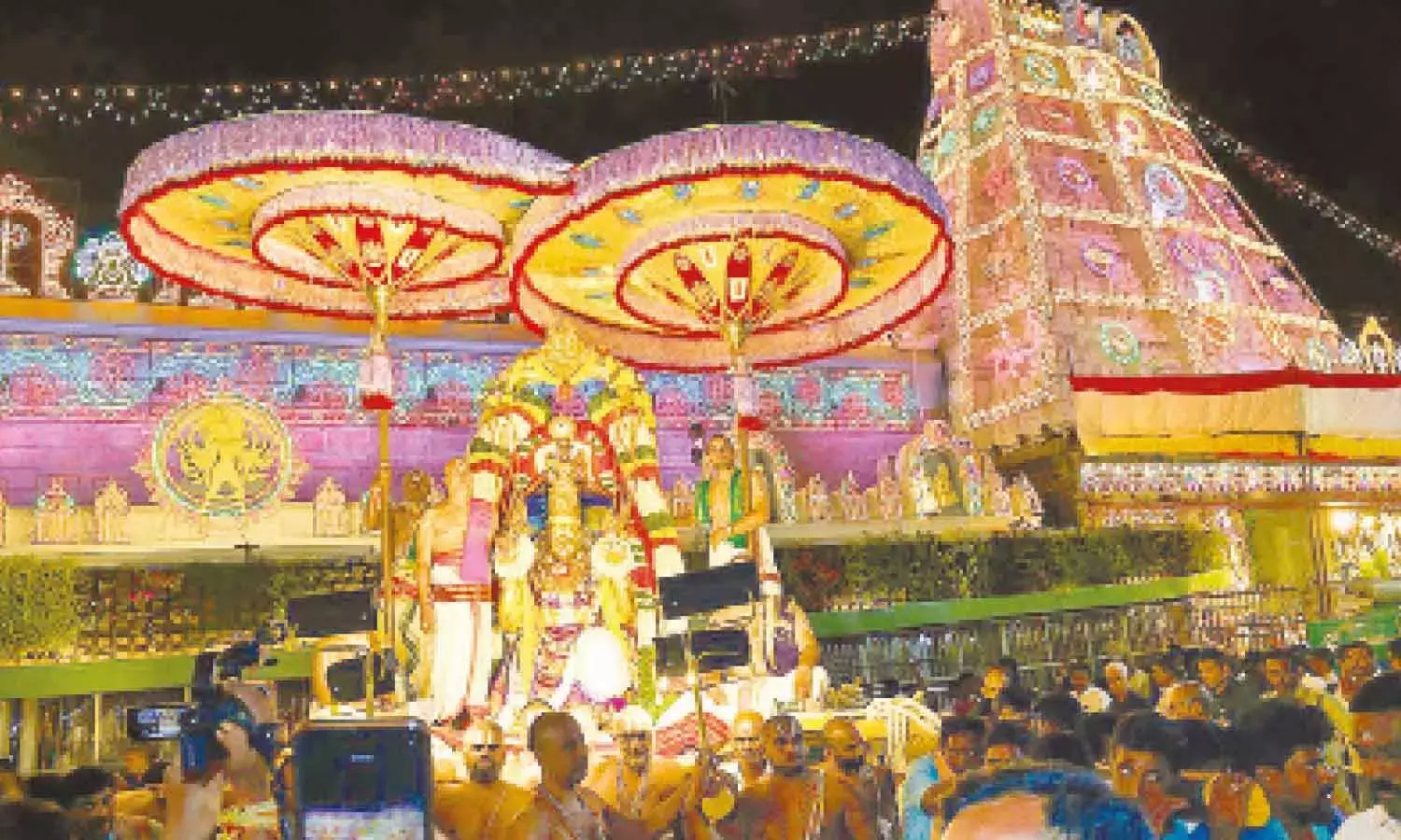 Andhra: पूर्णमासी गरुड़ सेवा आयोजित