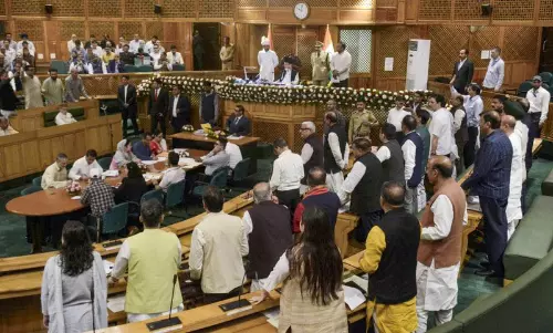 सरकार बर्खास्त करने की मांग पर डिप्टी CM का जवाब सरकार बर्खास्त करने की मांग पर डिप्टी CM का जवाब