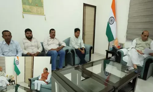 रूस में फंसे तीन छात्रों की वापसी की गुहार, राजनाथ सिंह से मिले परिजन; मदद का मिला भरोसा रूस में फंसे तीन छात्रों की वापसी की गुहार, राजनाथ सिंह से मिले परिजन; मदद का मिला भरोसा