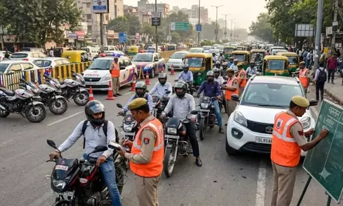दिल्ली में सड़क और महिला सुरक्षा को लेकर विशेष अभियान, 1930 चालान काटे दिल्ली में सड़क और महिला सुरक्षा को लेकर विशेष अभियान, 1930 चालान काटे