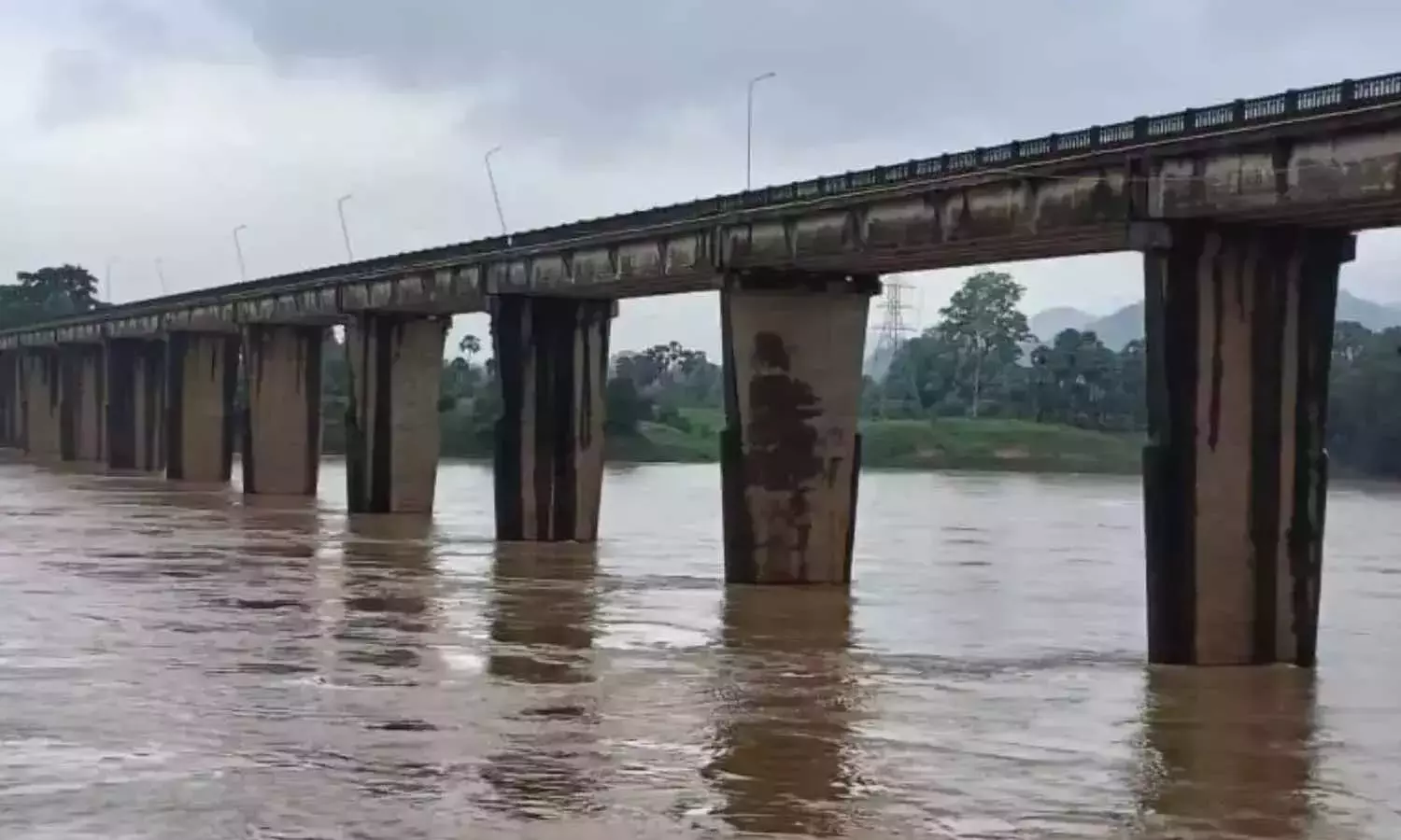 Andhra: चिंटूरू एजेंसी में बारिश कम हुई, बाढ़ राहत जारी है Andhra: चिंटूरू एजेंसी में बारिश कम हुई, बाढ़ राहत जारी है