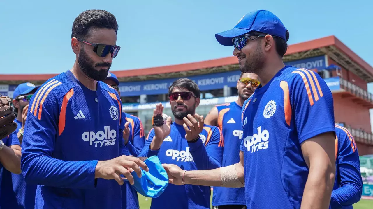 पहला वनडे: भारत की पहले गेंदबाजी, धीर को डेब्यू कैप पहला वनडे: भारत की पहले गेंदबाजी, धीर को डेब्यू कैप