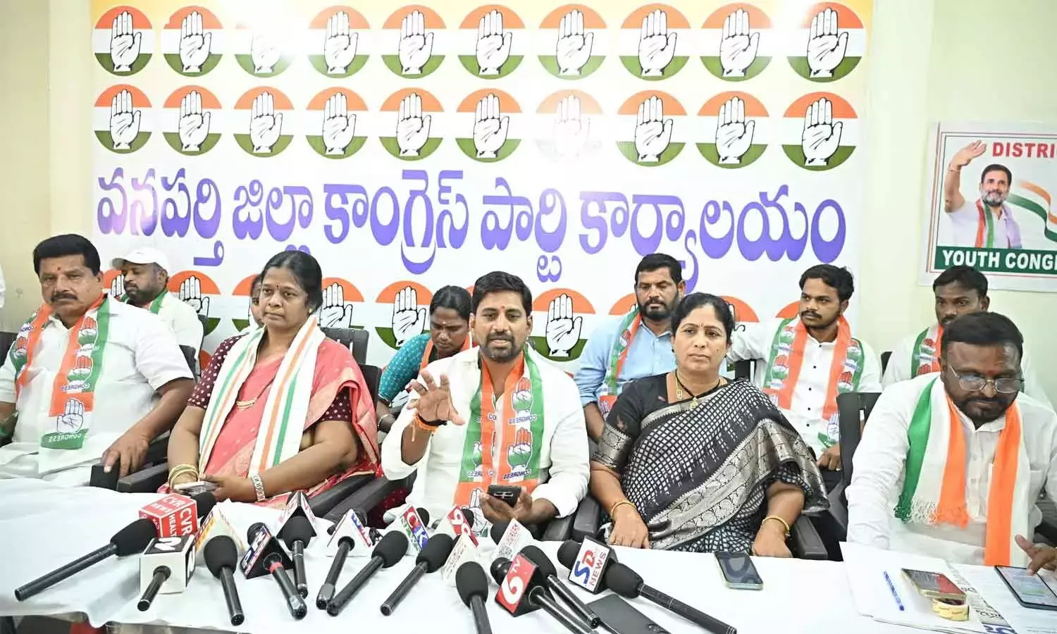Andhra: कांग्रेस का आरोप, किसानों को पानी मिलता है तो बीआरएस परेशान हो जाता है