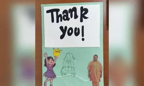एक लाख विद्यार्थियों को सीएम योगी ने दी स्टडी टेबल, बच्चों ने निराले अंदाज में जताया आभार एक लाख विद्यार्थियों को सीएम योगी ने दी स्टडी टेबल, बच्चों ने निराले अंदाज में जताया आभार